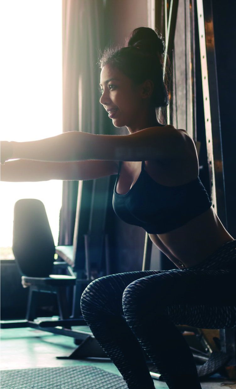 ランジをする女性